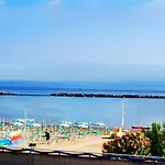 公寓 Fronte Mare Riviera Del Conero, Wi-fi Gratuita, 3 Camere, 10 Letti, 法尔科纳拉·玛里提马
