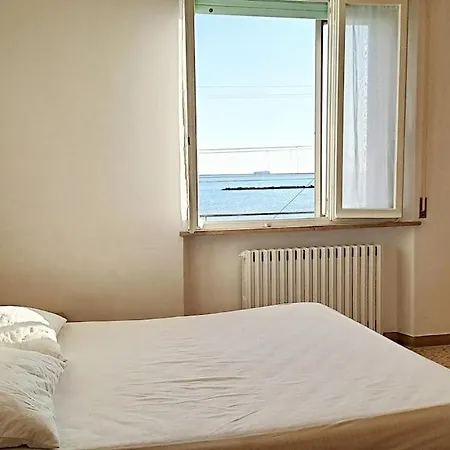 Апартаменты Fronte Mare Sea & Ancona-falconara Sea&business, Wi-fi Veloce, 3 Camere, 10 Letti