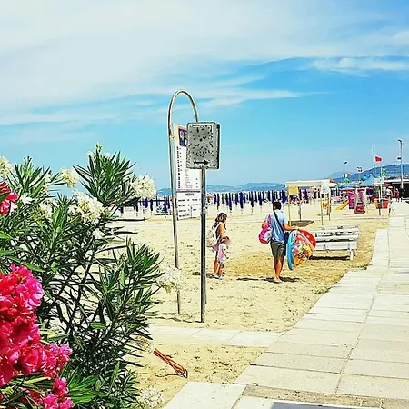Fronte Mare Sea & Ancona-falconara Sea&business, Wi-fi Veloce, 3 Camere, 10 Letti Апартаменты Фальконара-Мариттима