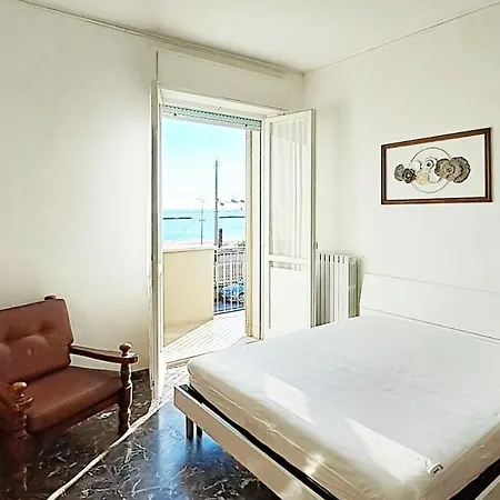 Апартаменты Fronte Mare Sea & Ancona-falconara Sea&business, Wi-fi Veloce, 3 Camere, 10 Letti Фальконара-Мариттима