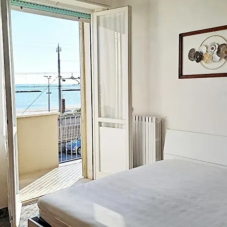 Fronte Mare Sea & Ancona-falconara Sea&business, Wi-fi Veloce, 3 Camere, 10 Letti Фальконара-Мариттима
