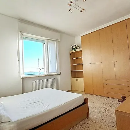 Fronte Mare Sea & Ancona-falconara Sea&business, Wi-fi Veloce, 3 Camere, 10 Letti Фальконара-Мариттима