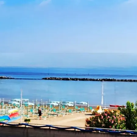 Апартаменты Fronte Mare Sea & Ancona-falconara Sea&business, Wi-fi Veloce, 3 Camere, 10 Letti Фальконара-Мариттима