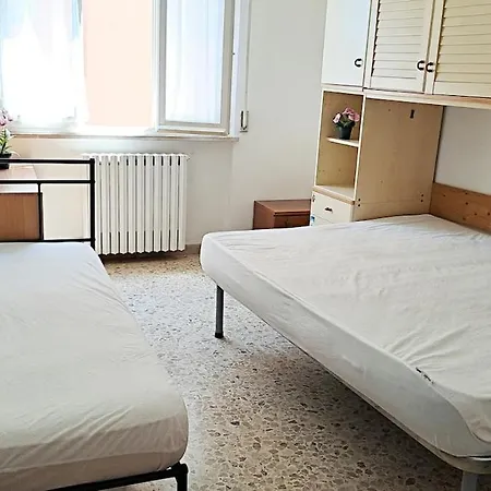 Fronte Mare Sea & Ancona-falconara Sea&business, Wi-fi Veloce, 3 Camere, 10 Letti Фальконара-Мариттима